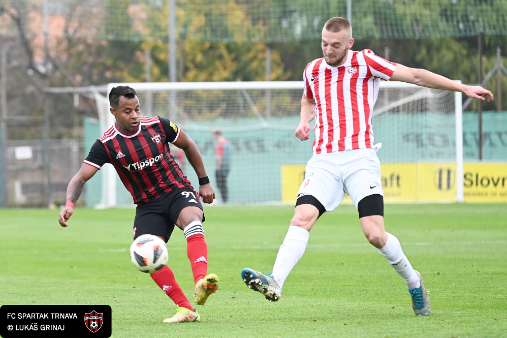 Tomáš Vantruba (vpravo) v akcii. Zdroj: FC Spartak Trnava / Lukáš Grinaj